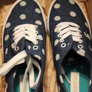 Aeropostale women's casual shoes; size 6